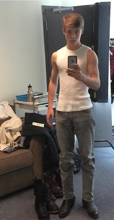 Nicholas Hamilton in a mirror selfie in September 2017