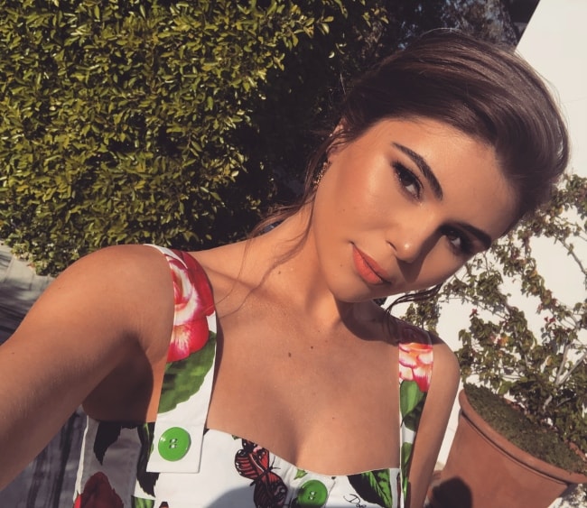 Olivia Jade Giannulli in a selfie with a backdrop of greenery in May 2018