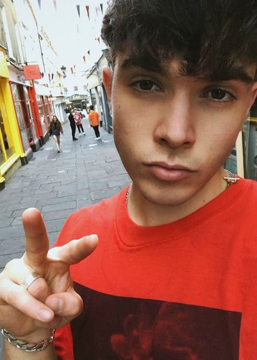 Singer Rye Beaumont in a selfie in May 2018