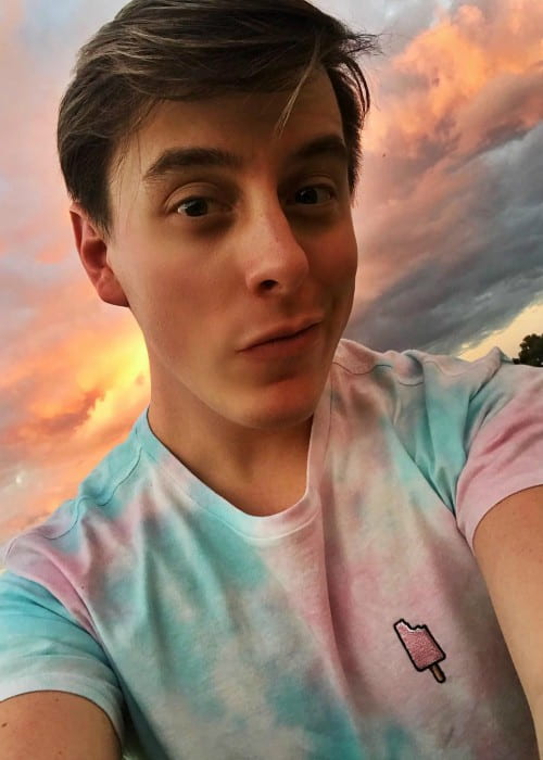 Thomas Sanders in a selfie in February 2018