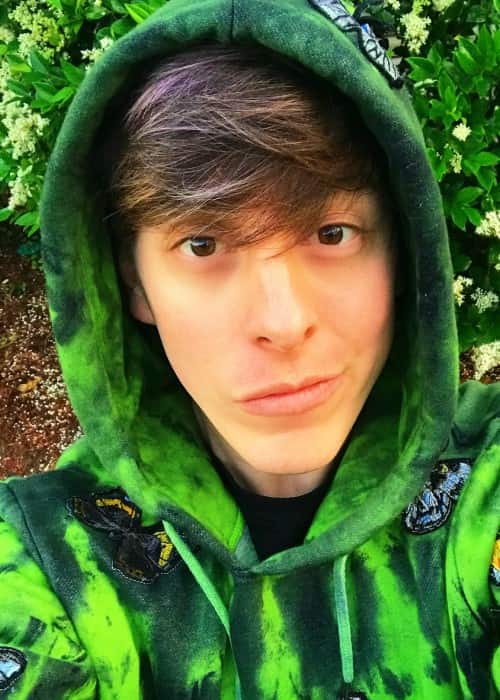 Thomas Sanders in an Instagram selfie as seen in April 2018 (Thomas Sanders / Ins...
