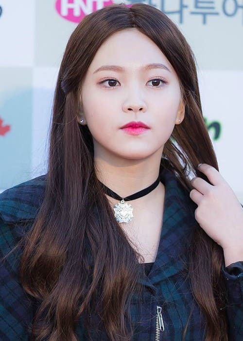 Yeri at Gaon Chart K-pop Awards red carpet in February 2016