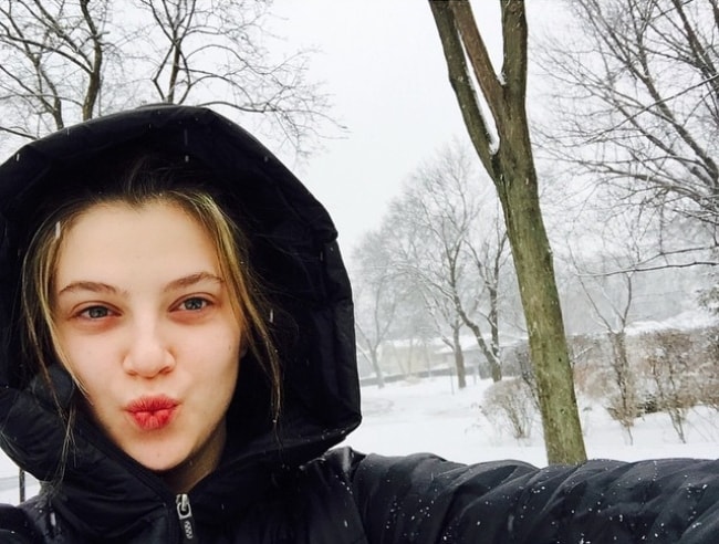 Zoe Levin enjoying in the snow in January 2015