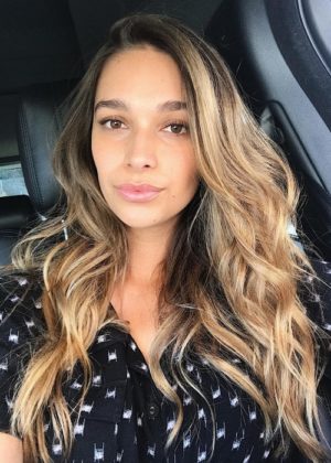 April Love Geary Height, Weight, Age, Boyfriend, Family, Facts, Biography