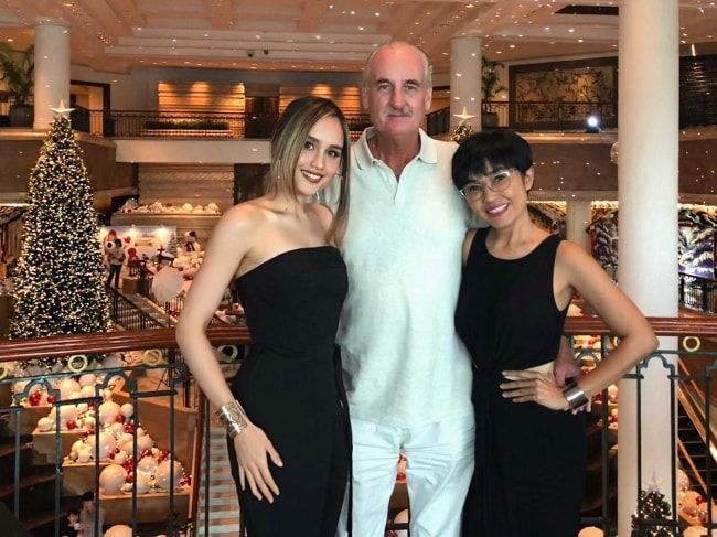 Cinta Laura (Left) with her family members at Grand Hyatt Jakarta in December 2017