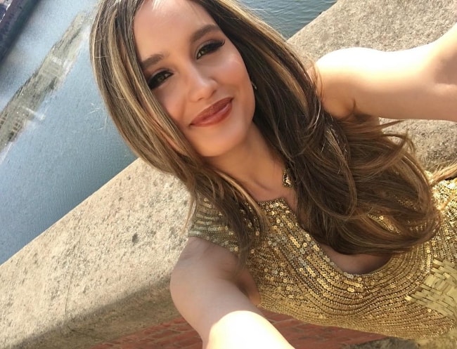 Cinta Laura in a selfie in January 2018