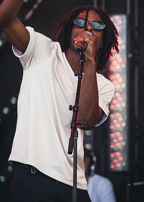 Daniel Caesar during a performance in August 2017