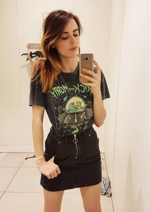 Danielle Sharp as seen in a mirror selfie in April 2018