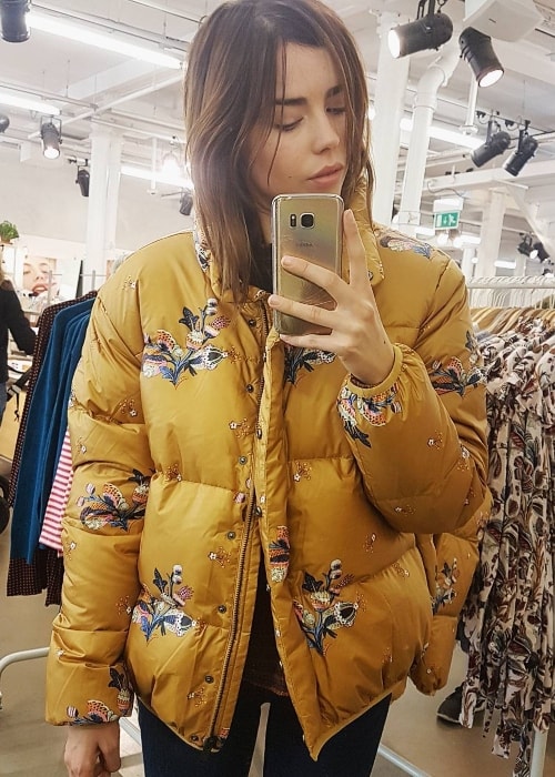 Danielle Sharp in a mirror selfie in October 2017