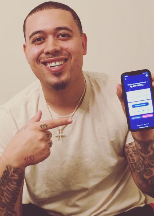 Desmond English promoting BuzzVideo App in an Instagram post in March 2018