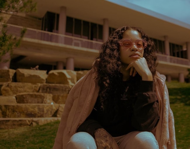 Ella Mai posing for a picture in May 2018