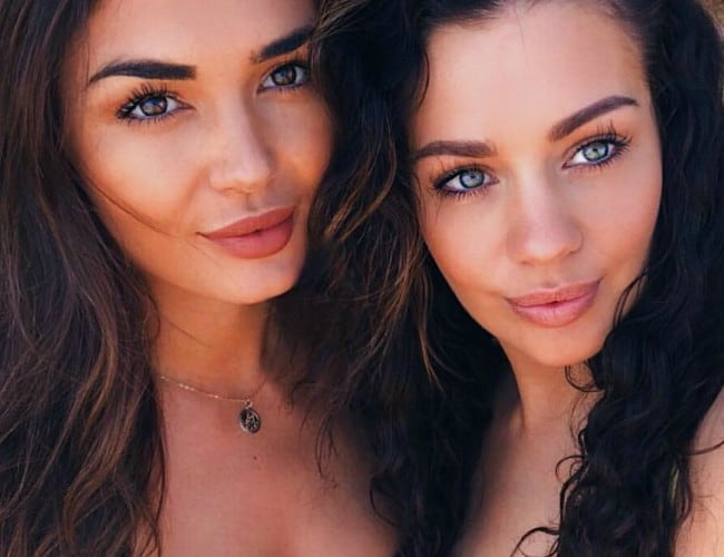 Holly Peers (Right) and India Reynolds in a selfie in May 2018