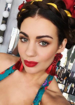 Holly Peers Height, Weight, Age, Girlfriend, Family, Facts, Biography