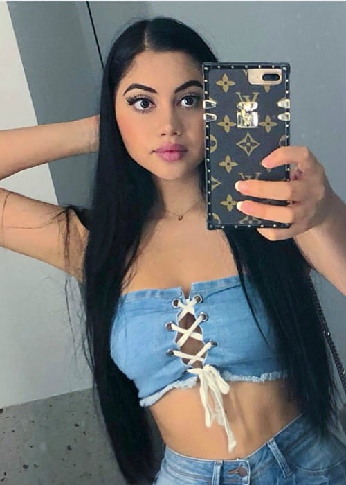 Jailyne Ojeda Ochoa promoting Fashion Nova in a selfie in July 2018