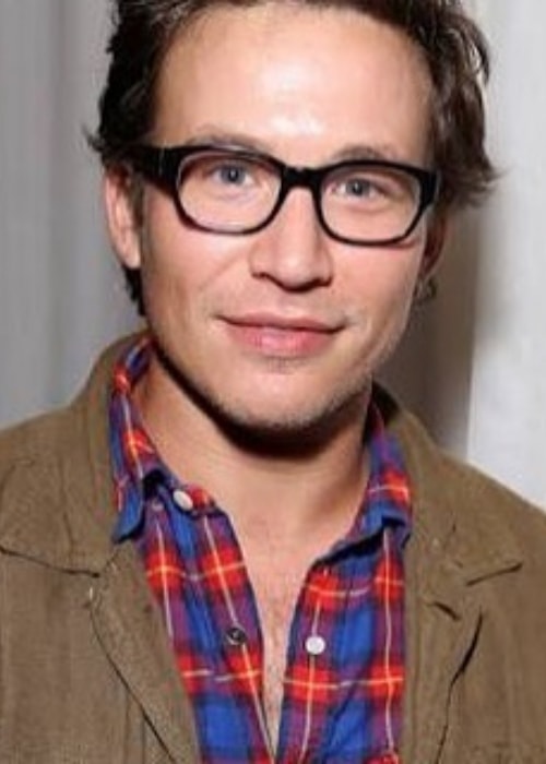 Jonathan Taylor Thomas posing for the camera