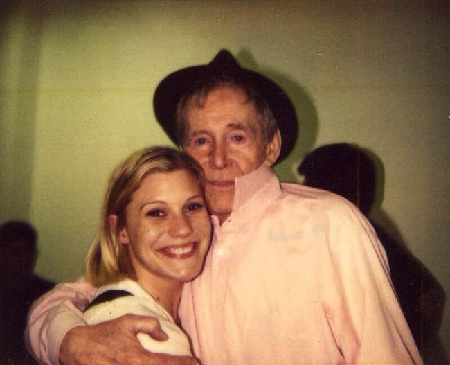 Katee Sackhoff en una foto con el difunto actor Peter O'Toole