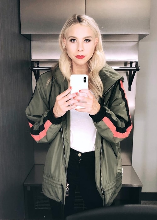 Morgan Larson in a mirror selfie in January 2018