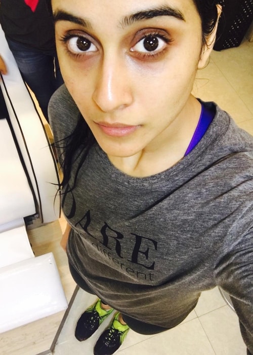 Regina Cassandra in a gym selfie after a workout session in August 2016