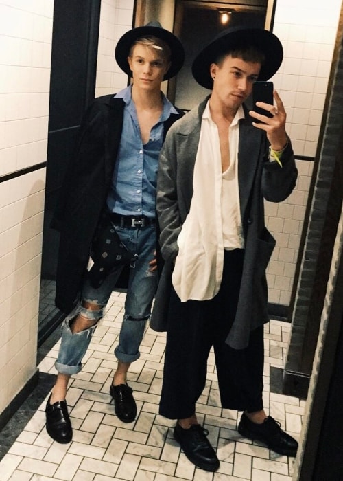 Ronan Parke (Left) in a mirror selfie with his pal, Jesse, at Central Saint Martins in May 2017