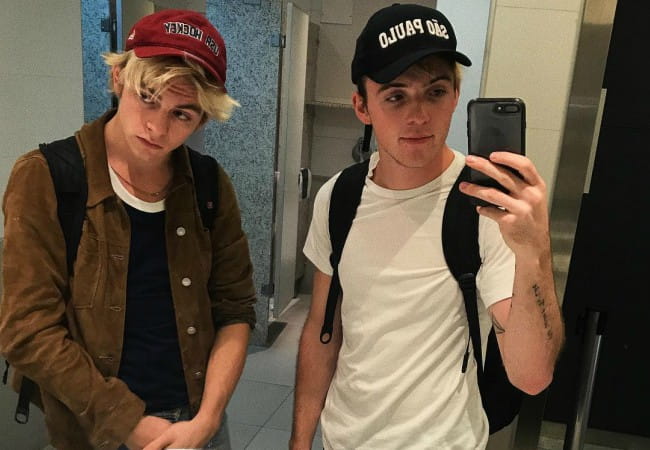 Ryland Lynch (Right) and Ross Lynch as seen in November 2017
