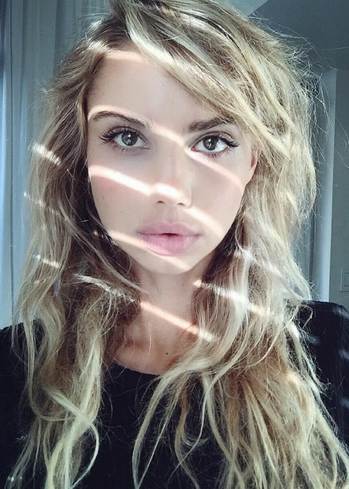 Sahara Ray as seen in a selfie with an amazing light effect in November 2015