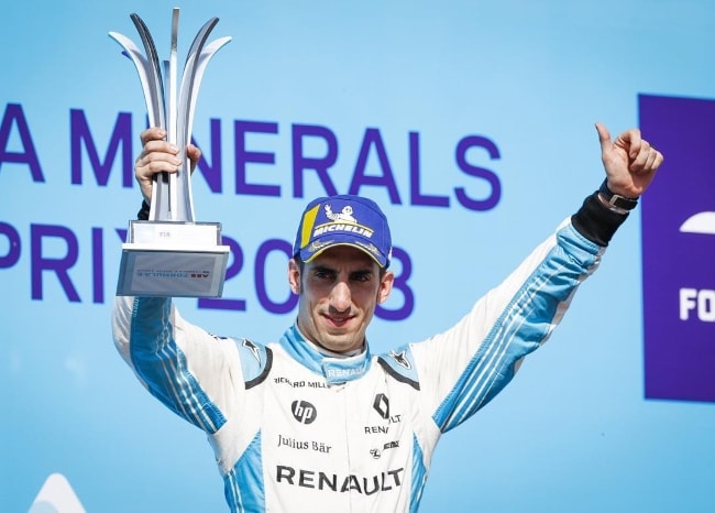 Sébastien Buemi with his trophy at Hotel Crowne Plaza Santiago in February 2018