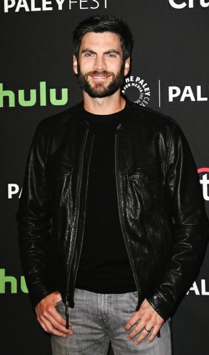 Wes Bentley wearing a stunning black jacket