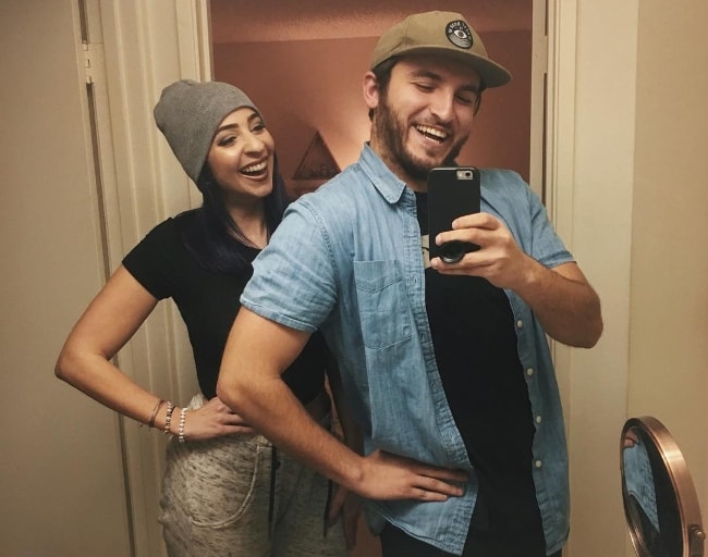 Zane Hijazi in a mirror selfie with Gabbie Hanna in January 2017