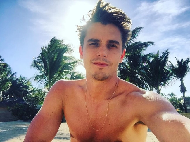 Antoni Porowski in a selfie at St. Regis Bahia Beach, Rio Grande in January 2017