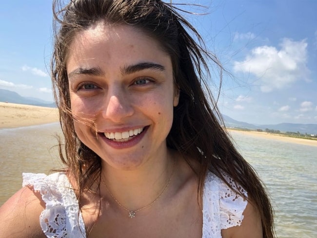 Ayça Ayşin sporting a wide grin in a selfie in June 2018