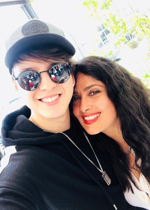 Christopher Vélez in a selfie with Salma Hayek in August 2018