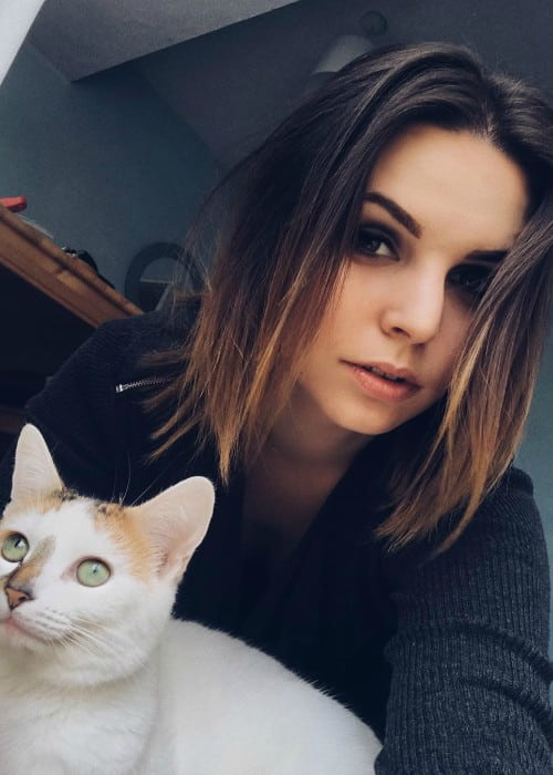 Emma Blackery in a selfie with her cat as seen in September 2018