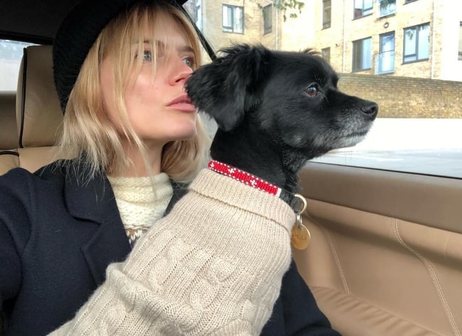 Emma Greenwell in a car-selfie with her dog in January 2018