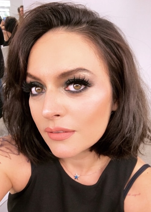 Ezgi Mola as seen in a selfie at BKM Tiyatro in June 2018