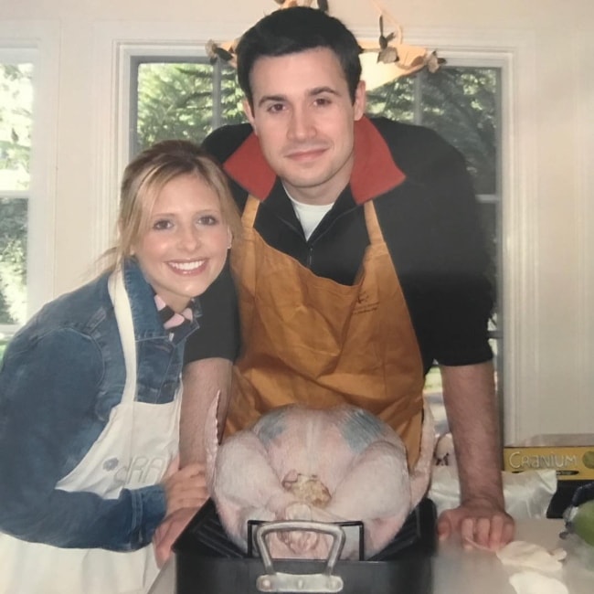 Freddie Prinze Jr. and Sarah Michelle Geller celebrating their first thanksgiving together