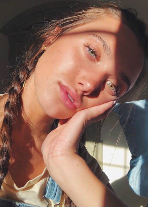 Hannah Meloche in an Instagram selfie as seen in September 2018