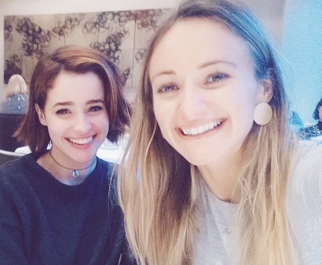 Holly Earl (Left) in a selfie with Lizzie Earl