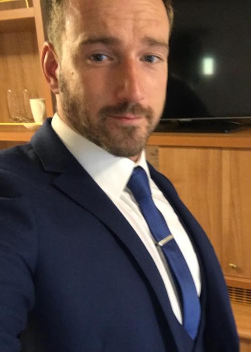 Jai McDowall showing his new suit and inviting fans to come to see his performance at The Crazy Coqs in 2018