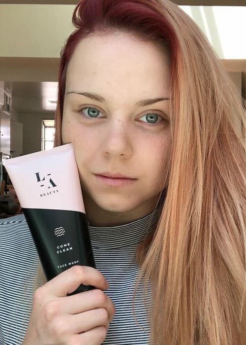 Jaja Vankova promoting LaserAway in an Instagram post in August 2018