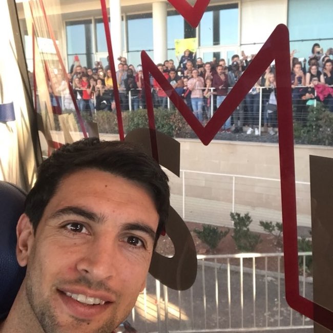 Javier Pastore bidding fans goodbye outside his hotel in October 2017