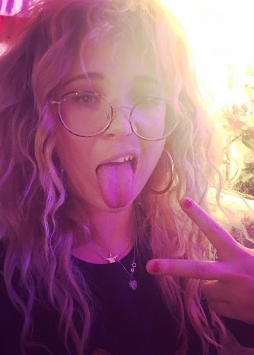 Juno Temple in a crazy Friday selfie in June 2017