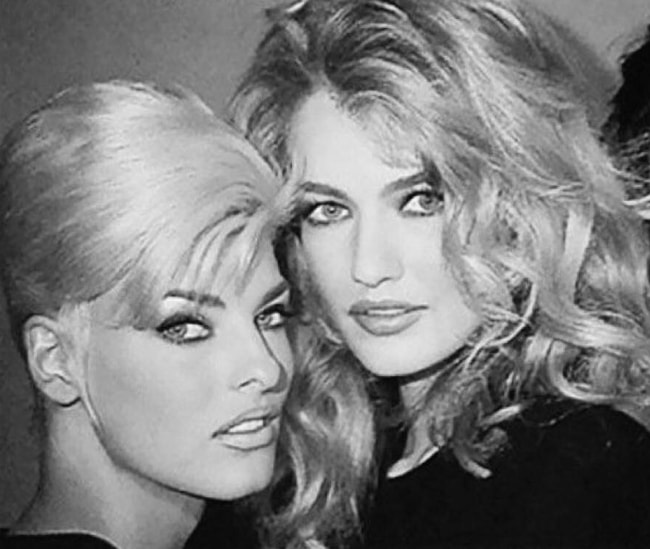 Karen Mulder (Right) as seen with Linda Evangelista