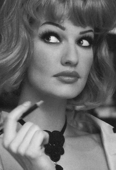 Karen Mulder in a black and white picture