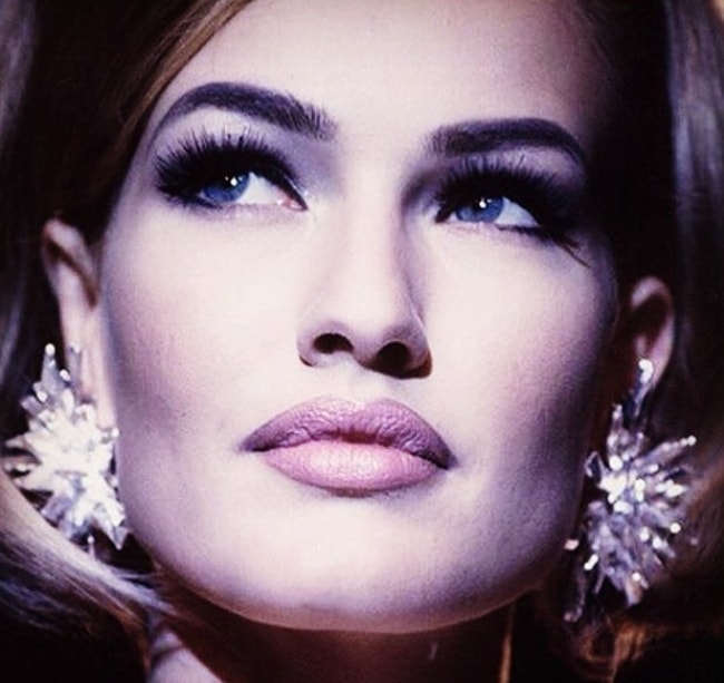 Karen Mulder looks dazzling in her glittering earrings