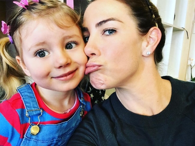 Kate Ritchie in a selfie with her daughter in August 2018