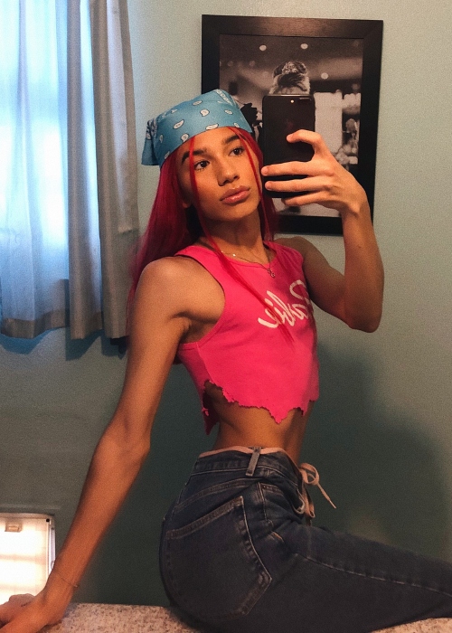 Kevin Bojorquez posing like a barbie in a mirror selfie in August 2018