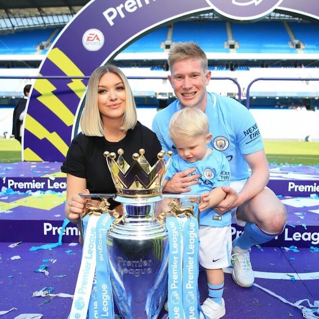 Kevin De Bruyne and Michèle Lacroix with their child in May 2018