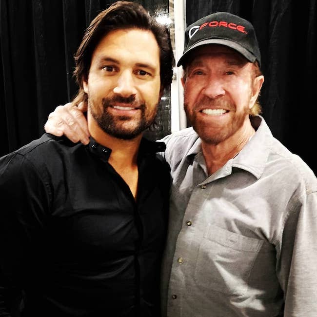 Manu Bennett at Salt Lake City, Utah with Chuck Norris in 2018