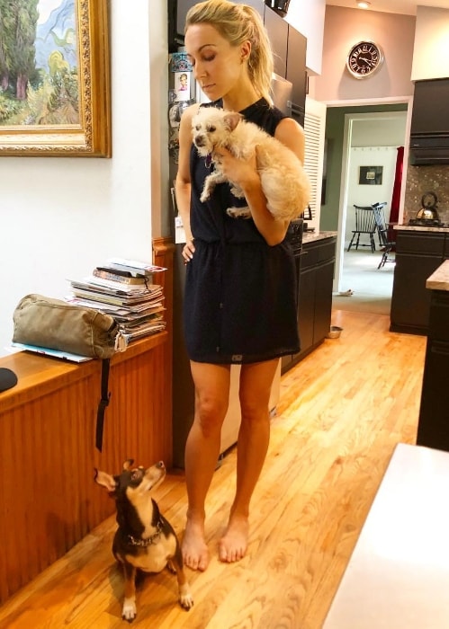 Nikki Glaser as seen with her pups in Des Peres, Missouri in August 2018