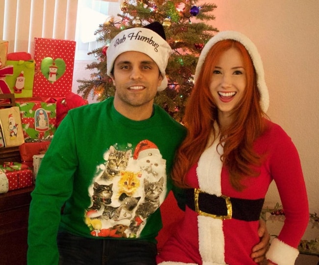 Ray William Johnson in a holiday-picture with Kelly K Farrell in December 2017